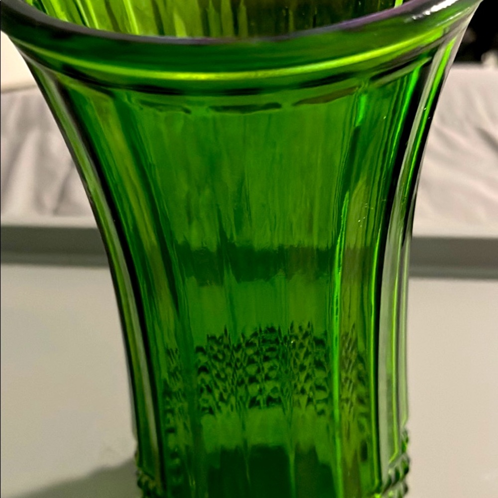 78 YEARS OLD BEAUTIFUL Glass Green 1940s  VASE 10 " tall FILL WITH RED ROSES WOW